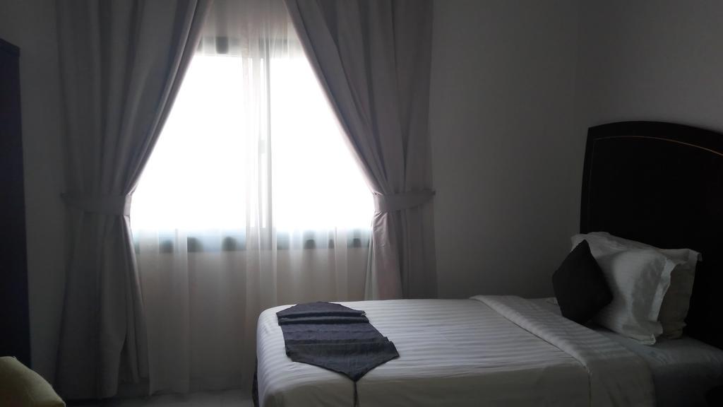 Royal Crown Suites Sharjah Exterior photo