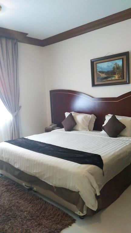 Royal Crown Suites Sharjah Exterior photo