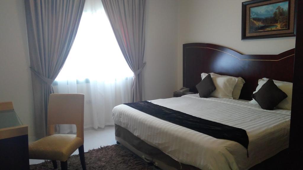 Royal Crown Suites Sharjah Exterior photo
