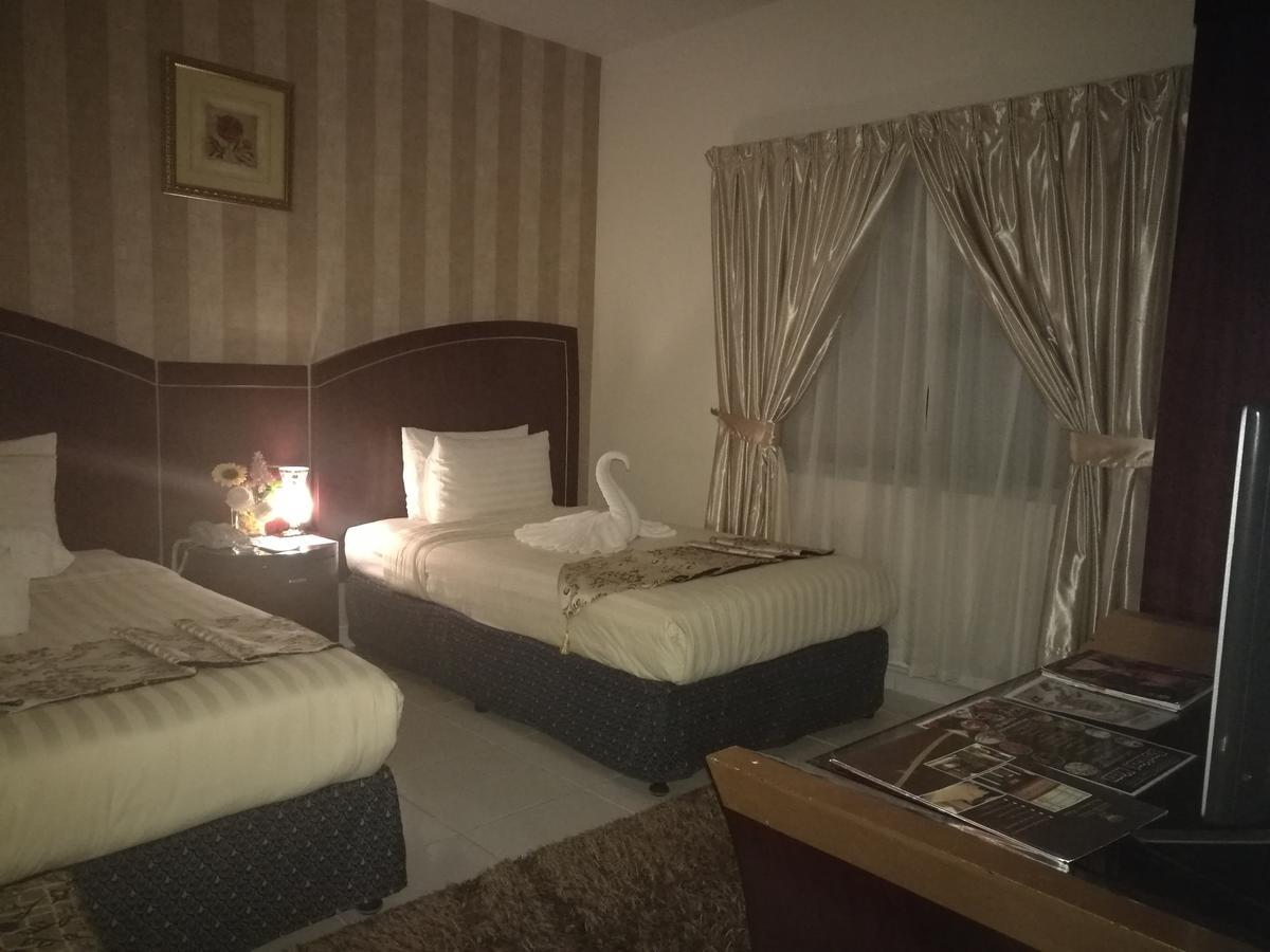Royal Crown Suites Sharjah Exterior photo