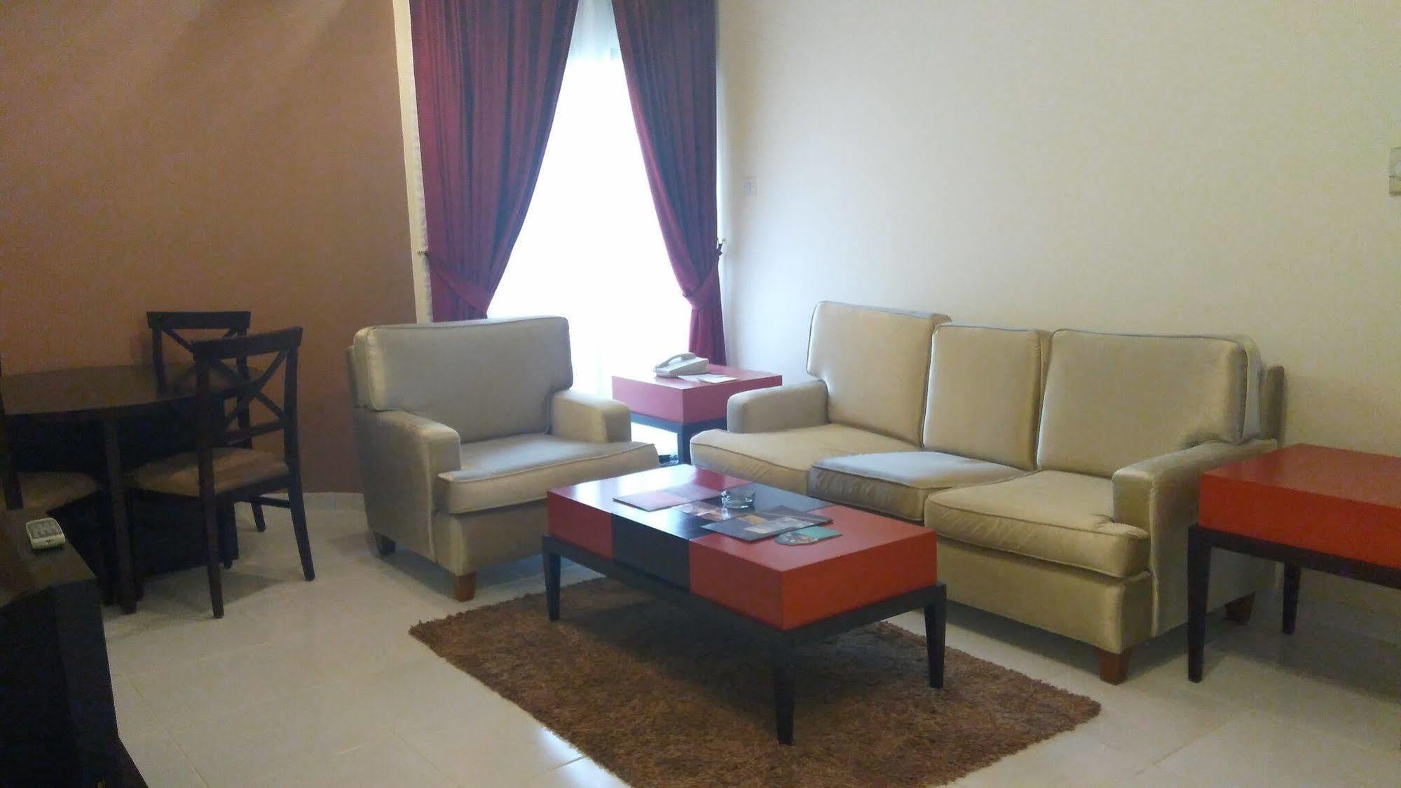 Royal Crown Suites Sharjah Exterior photo